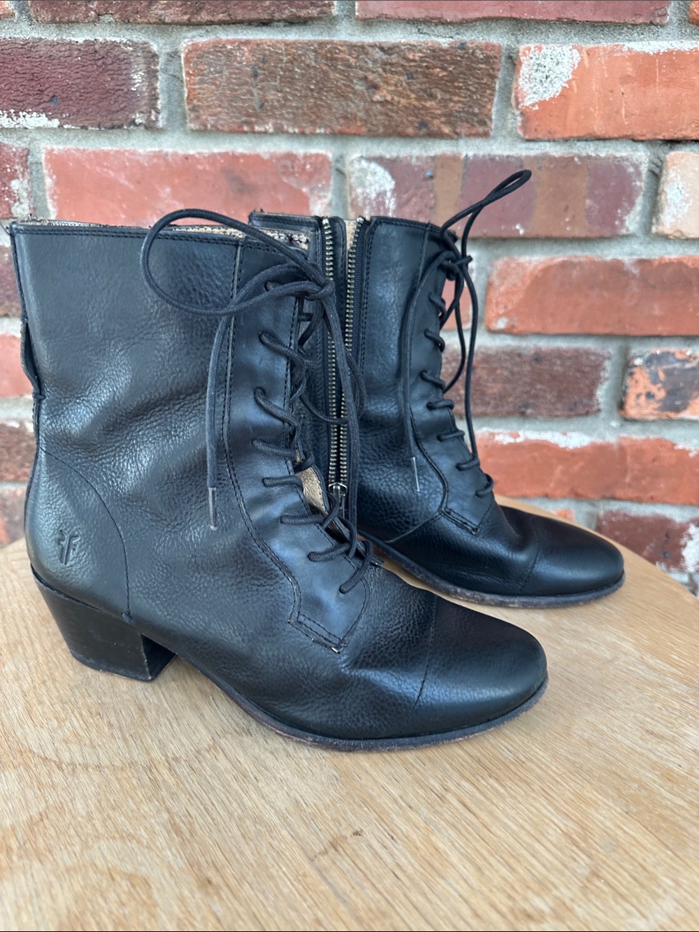 Frye Black Leather Lace-Up Ankle Boots with Block Heel Sz7 - Picture 4 of 7